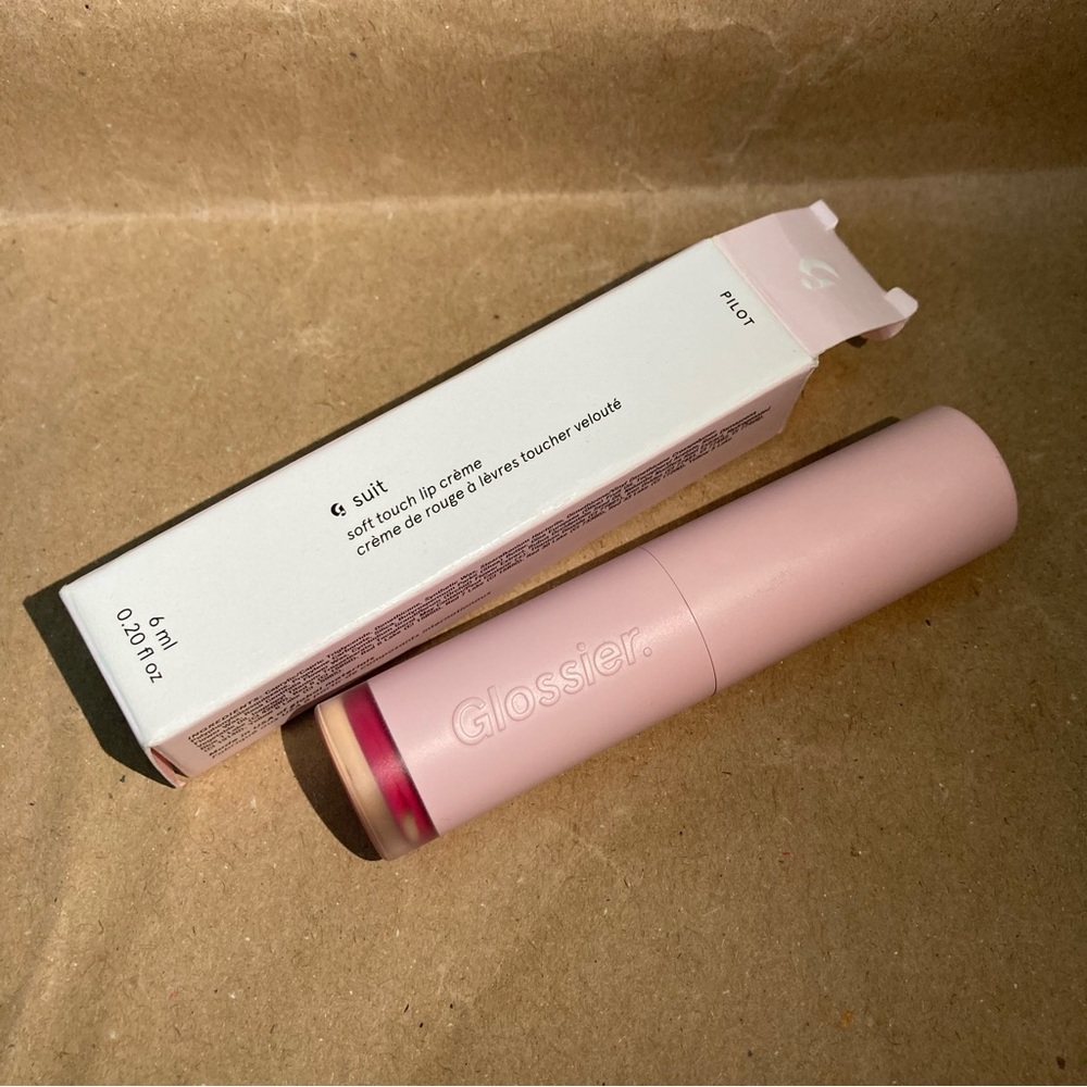 Glossier lipstick (pilot)